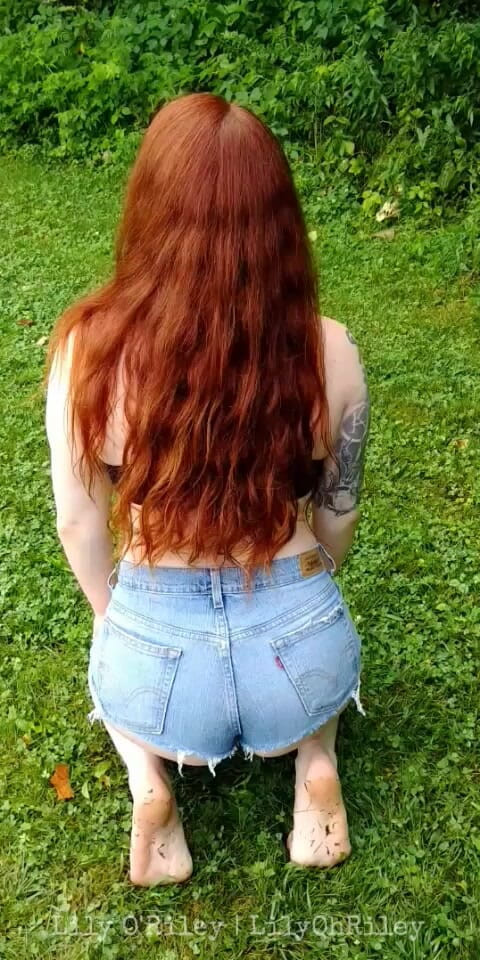 Lily O'Riley: Exhibitionistische rothaarige kommt hart im park