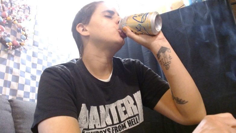 Abby Anna: Лесбиянка курит мягкую лесбиянку-лесбиянку