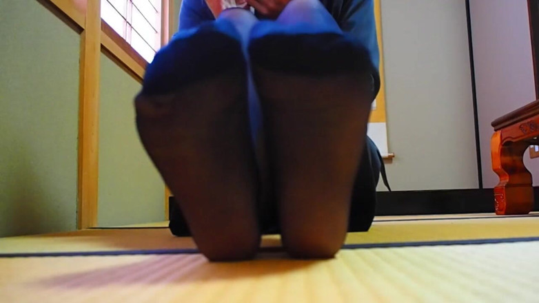 Mayumi Kanzaki: Piedi - relax nella camera in stile giapponese