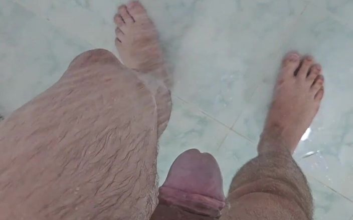 Lk dick: Fetysz - Niegrzeczny młody sika pod prysznicem