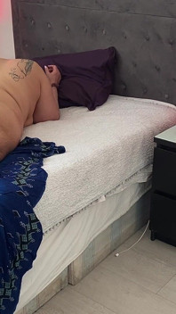 Une femme trompe sa femme avec la plus grosse bite noire qu’elle a eu de sa vie sans préservatif et sans masque