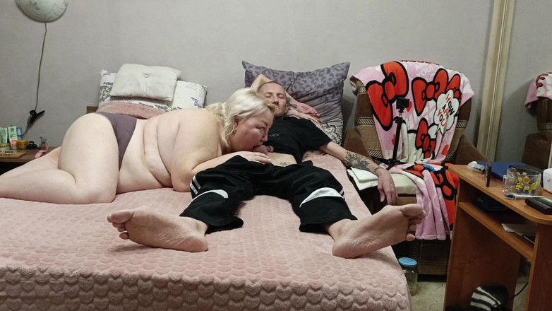 Zona901: Ibu tiri nyepong kontol sampai dicrot sperma lagi