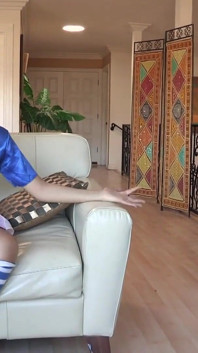Une Asiatique qui veut des bites noires se fait baiser par deux inconnus