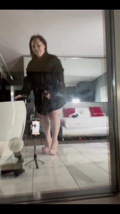 Amanda Thickk: 최근 사진 촬영의 BTS 비디오