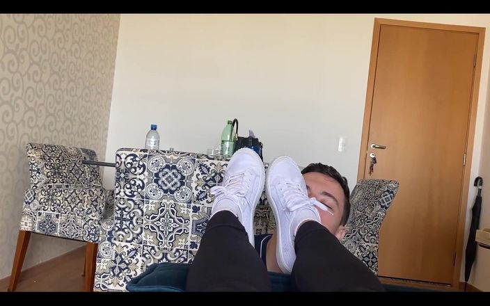 KiffaFeet: Göttin Kiffa mag es, angebetet zu werden