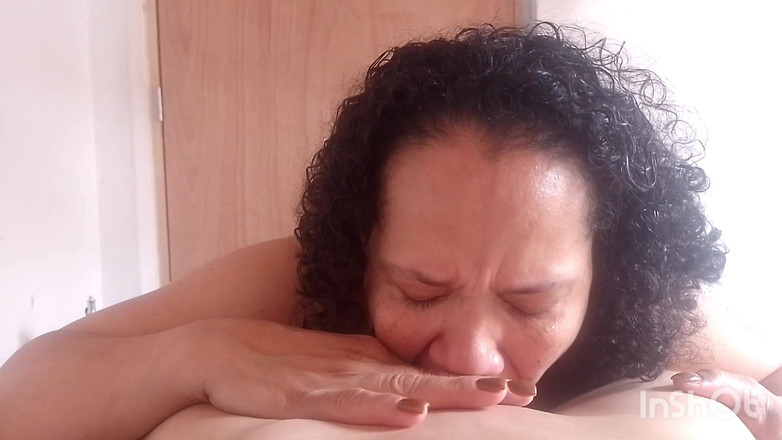 Milfcaliente69: 熟女！继母，当我的丈夫在浴室时，我和我的继子发生性关系