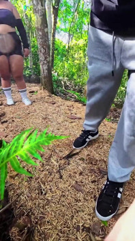 Seks dengan pelancong di laluan hutan