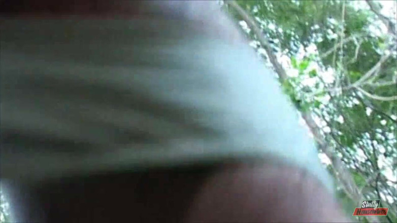 Vere Casalinghe Italia.: Horny brunette gets fucked outdoors by two guys
