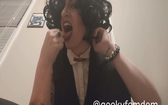 Geeky Femdom: Shadow Queen dubbele functie