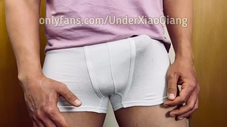 UnderXiaoQiang: Edging Výzva ovládání mrdky asijského ptáka