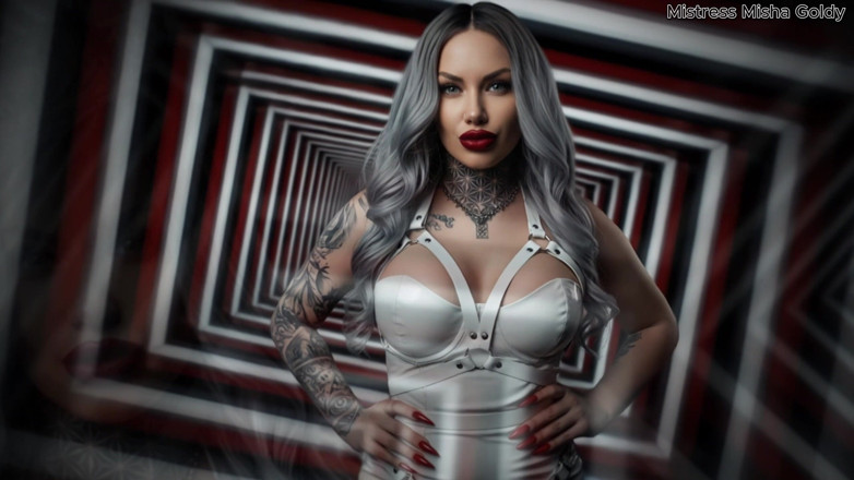Goddess Misha Goldy: Convertido en el baño del cerebro de la dominatrix Misha