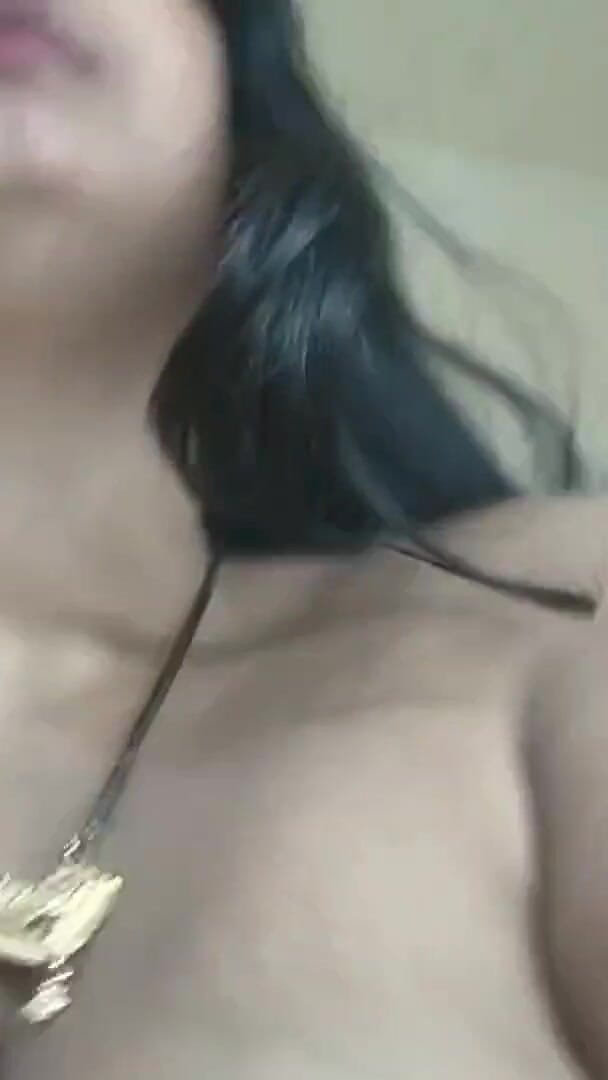 Sonathakur: La ragazza formosa desi fa un salivoso pompino deepthroat e...