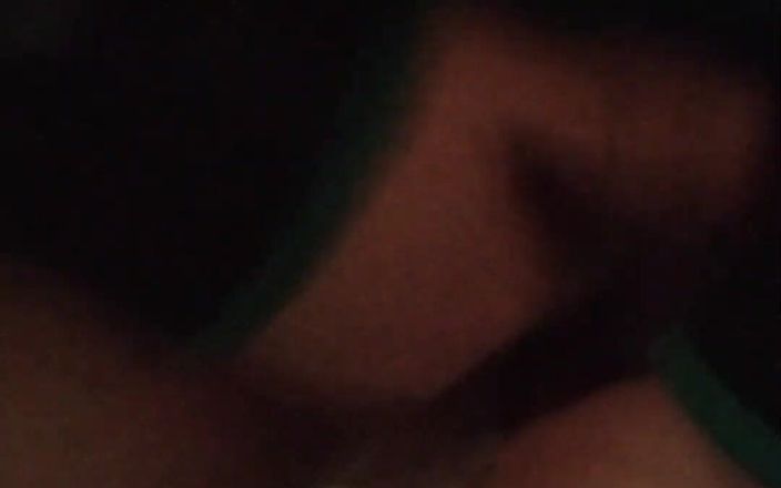 waterparkbarbie0119: Une chatte étroite se fait squirter