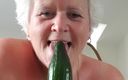 UK Joolz: Elle devient folle avec un concombre cet après-midi