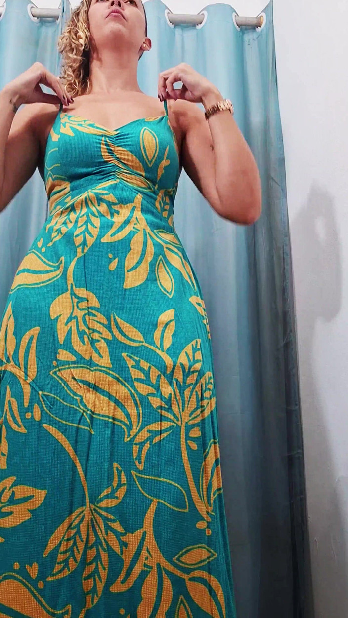 Gabi SweetCouplesStories: Echter sex in einer Laden-Umkleidekabine mit abspritzen im gesicht.