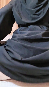 Une Malaisienne En Hijab Coquine Exhibe Son Cul Dans Un Porno À Abaya