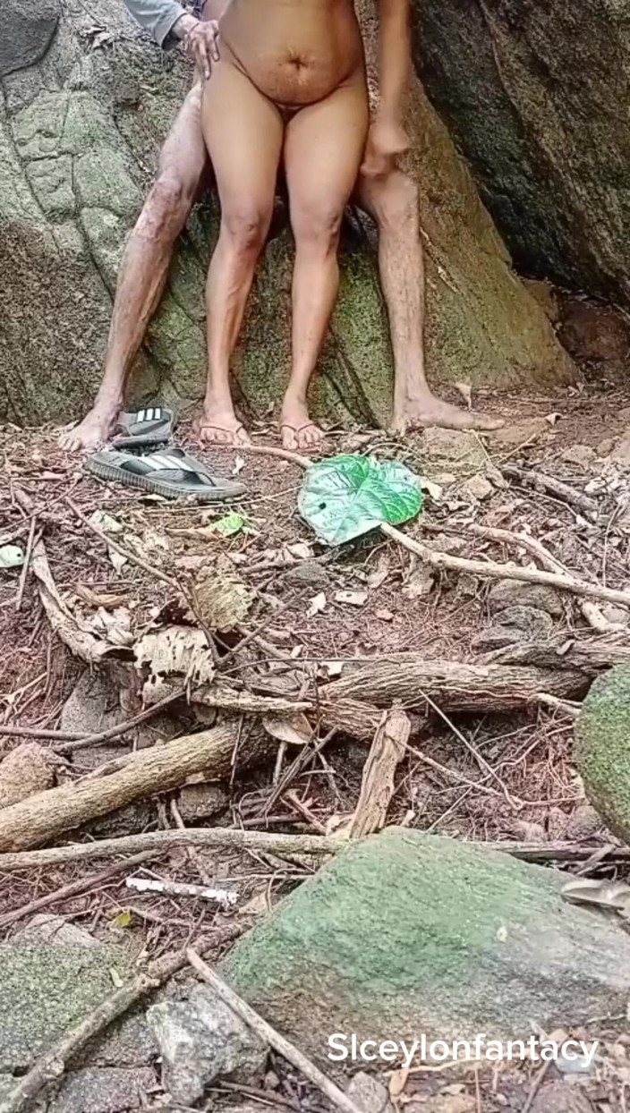 SLXXStudio: 妻が隣人と関係を持ったのは、夫がジャングルで働いている間に