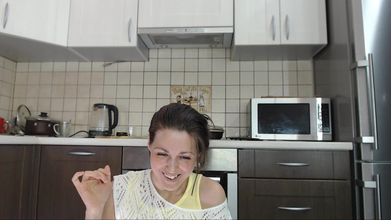 MyClearSky: La ragazza biricchina ti stuzzica con 2 giocattoli