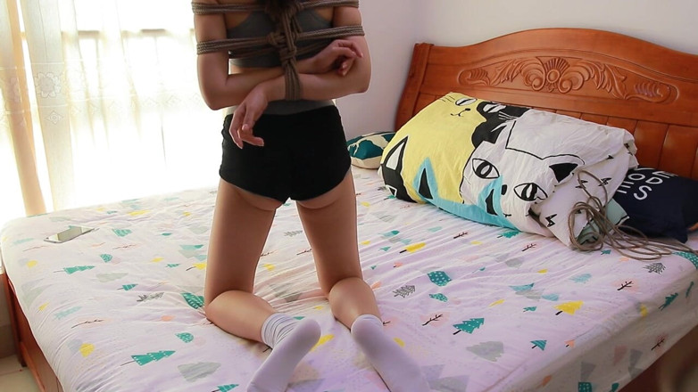 Aisan girl bondage: Hui17 - Robia patului fetei desculțe și desculță