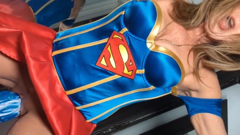 Little Linda: Pequena Linda como menina super esguichando