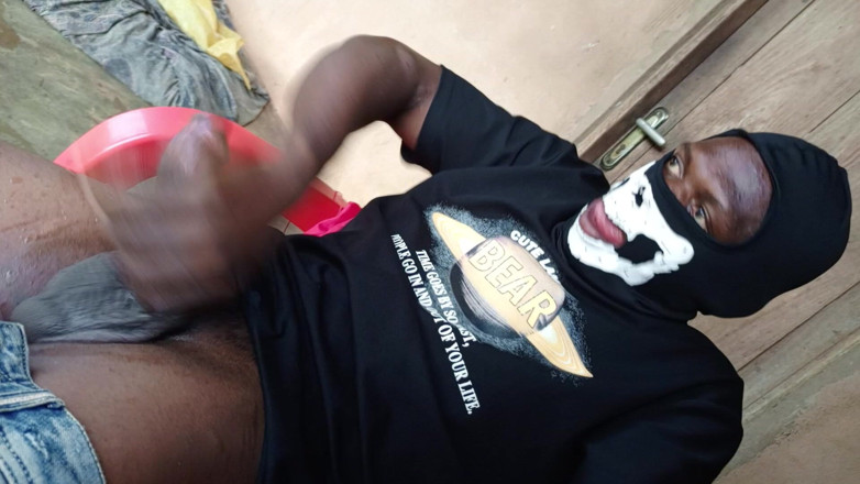 Moviesporn1: Il liquido del sapone ammorbidisce il cazzo per rendermi felice