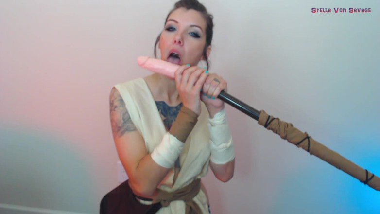 Stella Von Savage: Rey's Staff - Star Wars cosplay Fick