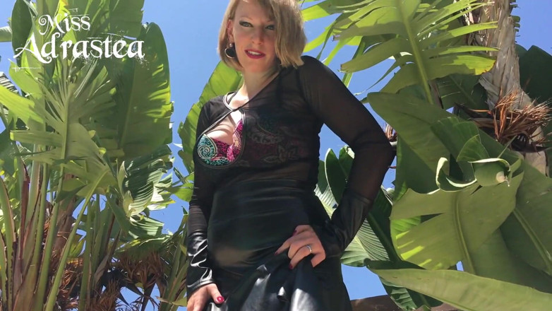 Miss Adrastea: Sborra sui miei tacchi, segaiolo