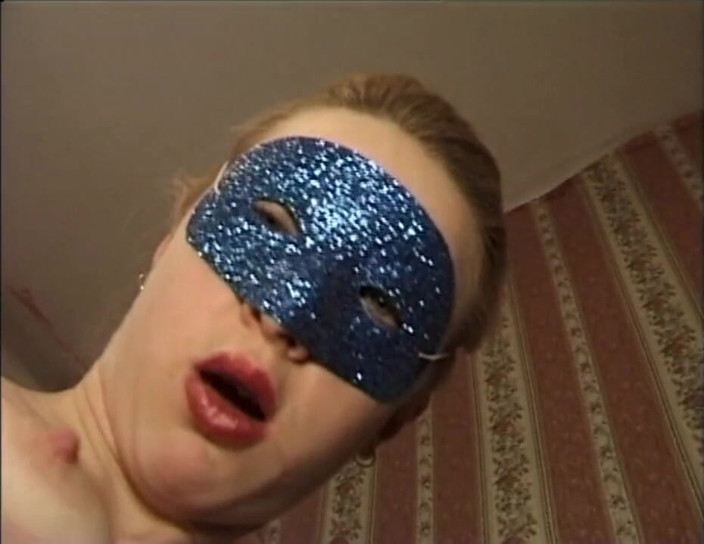 My porn family: Grote borsten gemaskerde babe masturbatie en seksspeeltjes in poesje