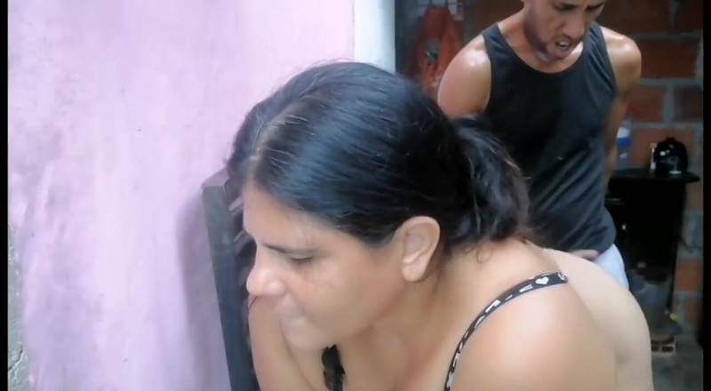 Adribella69: Tôi đụ mẹ kế của tôi trong sân của ngôi nhà...