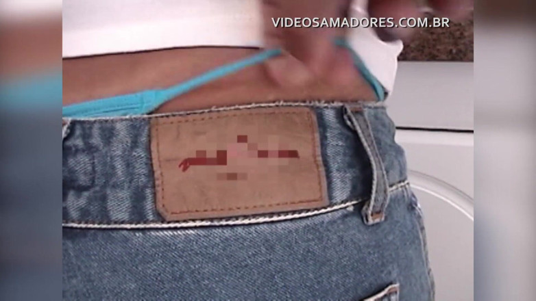 Amateurs videos: Cowok sange ini ngentot pacarnya sambil cuci piring dan ngentot...