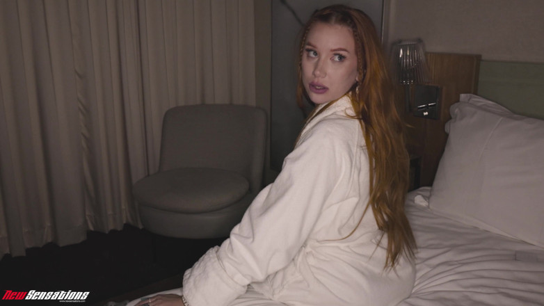 Girl Girl XXX: Lindsay Lee ทำให้แขก Madison Morgan พอใจ