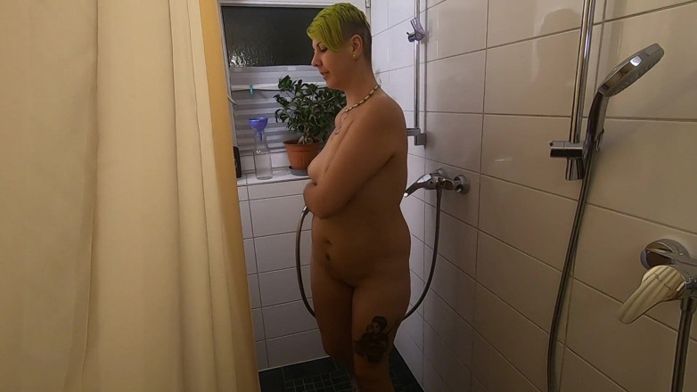 bekycarril: Lots of pee drinking. We were drinking a whole bottle...