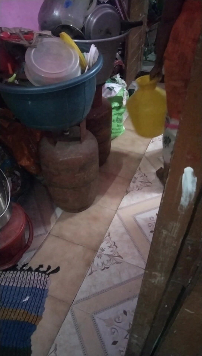 Benita sweety: Tante schiebt wasserpumpe