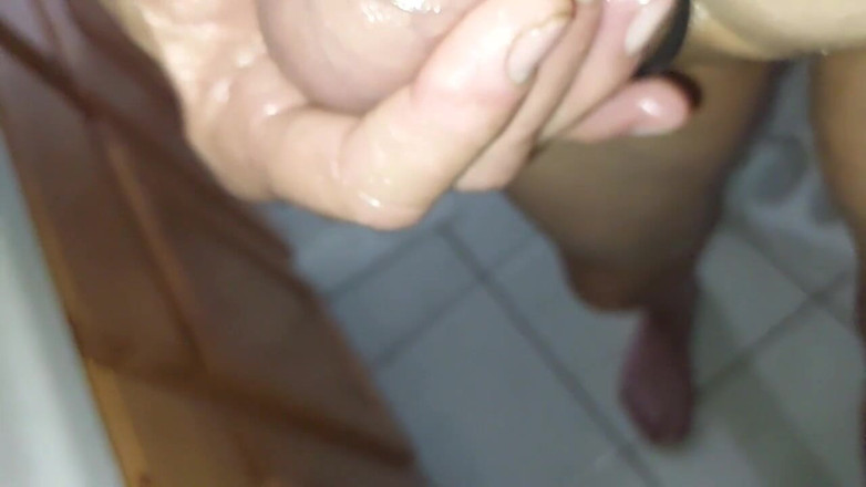 Slippery and liking the way it feels: Bersendirian dan miang lagi