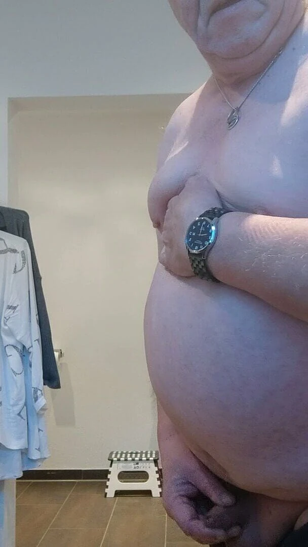 Karlchengeil: Another Wanking in Bathroom