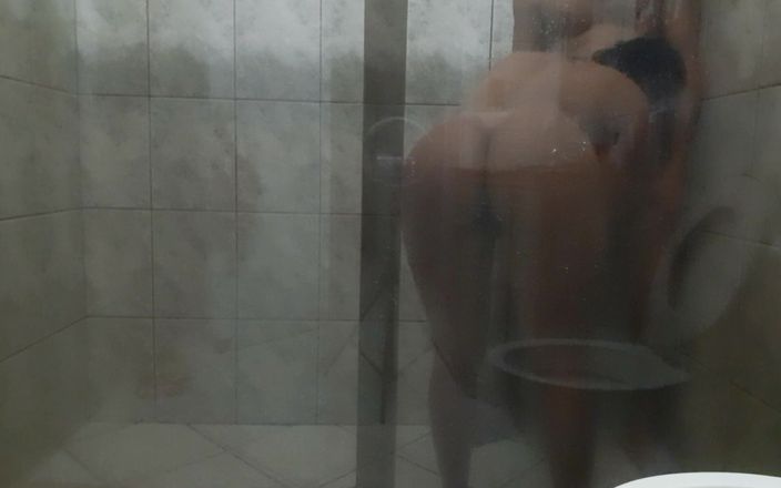 Crazy desire: भाग 1: जोड़े के साथ बाथरूम में सेक्स - बड़ी गांड और बड़ा लंड