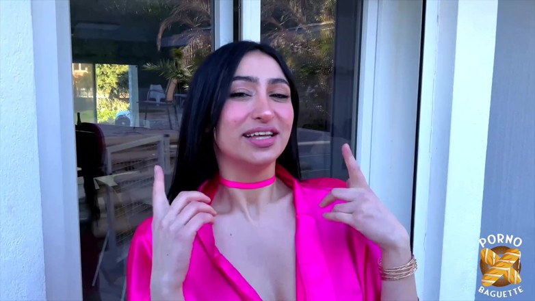 Porno Baguette: Didi, com seus peitos grandes, é fodida por dois paus