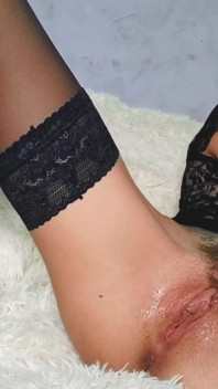 Extremt knull med jätte dildo