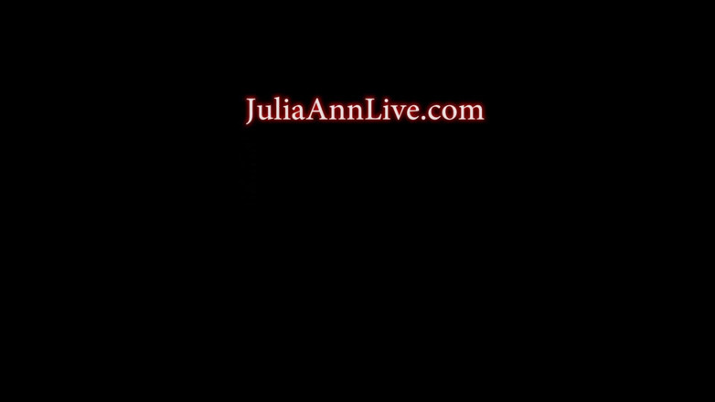 Julia Ann: Stripteuză cu