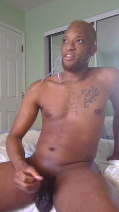 Kennie Jai: 캠에서 과시하는 Kennie Jai