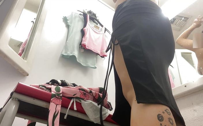 irina69star: Terjebak di Ruang Ganti Kesuksesan