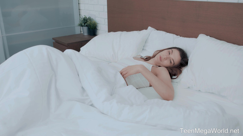 Teen Mega World: Early Bird Dapat Orgasme