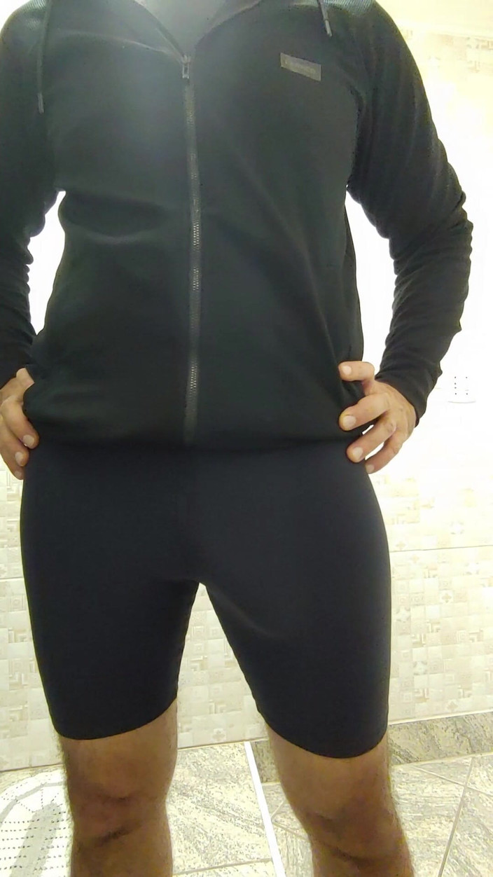 BruxoAlpha777: Знімати велике з тісних шортів