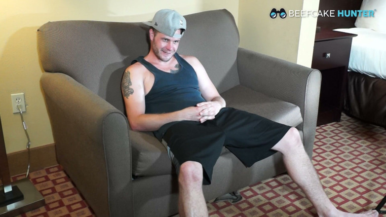 Beefcake Hunter: Phục vụ chàng trai thẳng Michigan Hung