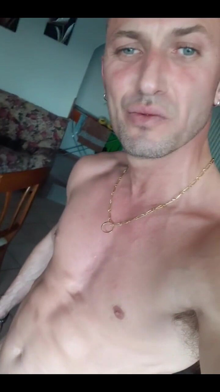 Boy jerking off: ホーム・アローン