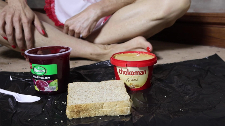 Gianna: मूंगफली का मक्खन, जेली और एक पैर किस्म फंतासी