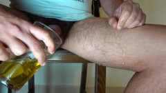 Kinky Guy: Come soddisfare te stesso quando sei a tavola?