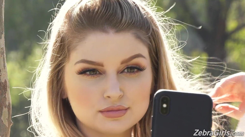 Zebra Girls: Sesso lesbico con Daya Knight, September Reign e Bunny Colby