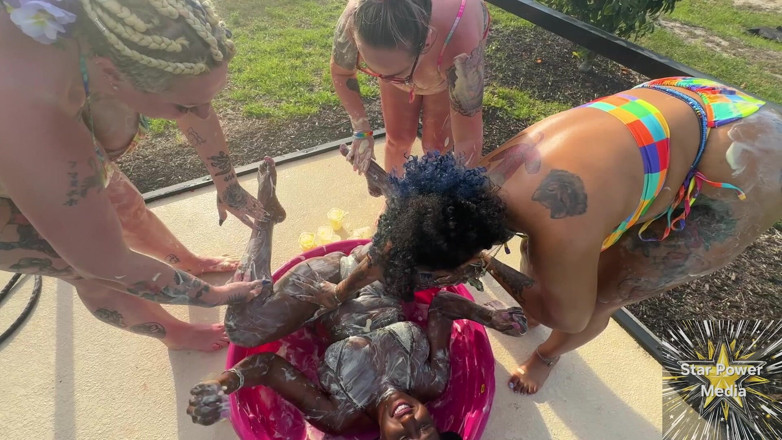 Savanna star: Creamy Custard Playtime: Savanna, Giana, Bleu &amp; Livie Get Messy