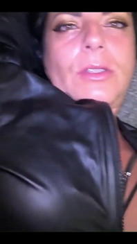Fumo masturbazione miLF sottomessa, chiacchiere sporche e pelle fetish 304